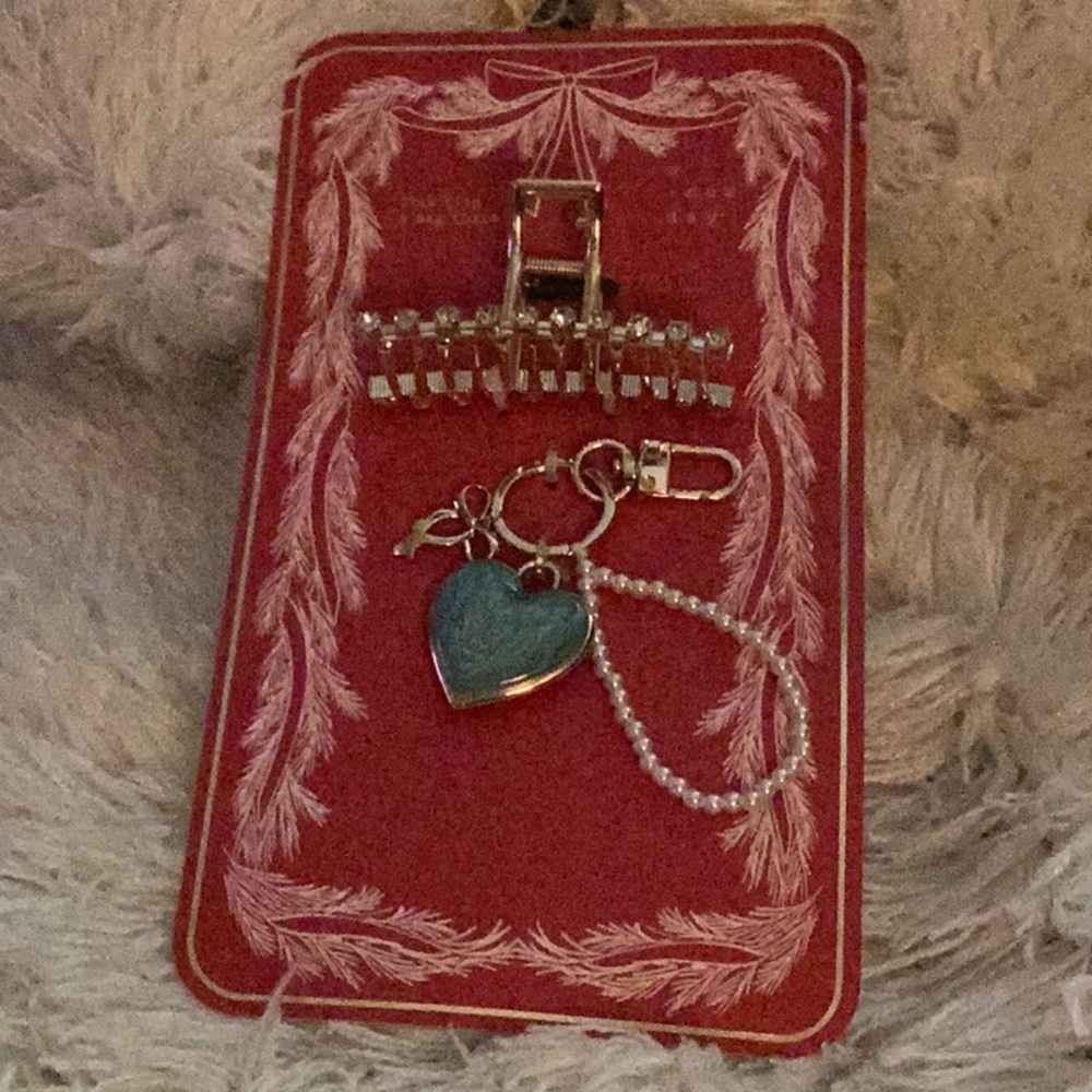 🌹NWT 2 Pc Set Rhinestone Hair Clip + Awesome Key Chain Must Have Brand New 🌹